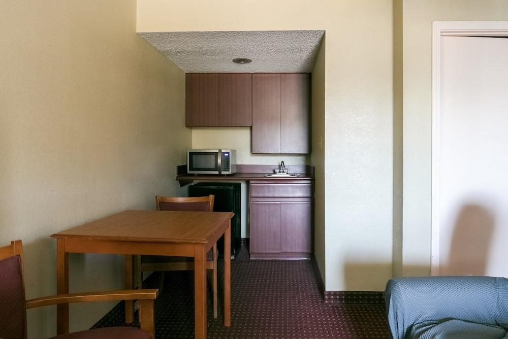 Baymont By Wyndham Marianna Hotel Exterior photo